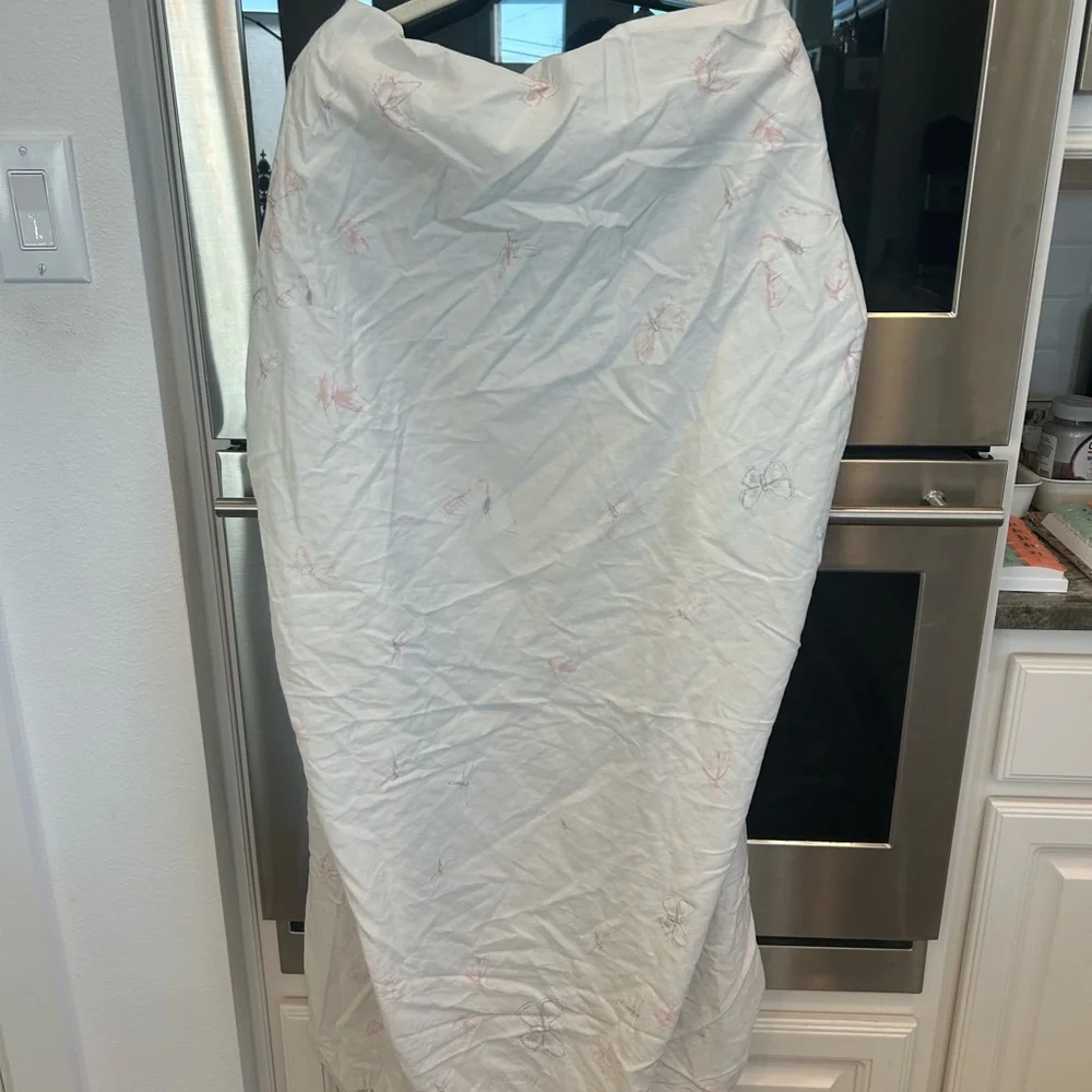 Monique Lhuillier X Pottery Barn Kids crib Sheet with butterflies, GUC